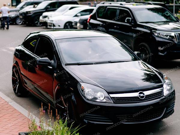 Opel Astra H GTC на литых дисках Shogun A1 R18 - Фото № 2