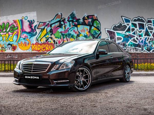 MERCEDES-BENZ E-CLASS НА ЛИТЫХ ДИСКАХ В СТИЛЕ BBS FI-R R19 - Фото № 1