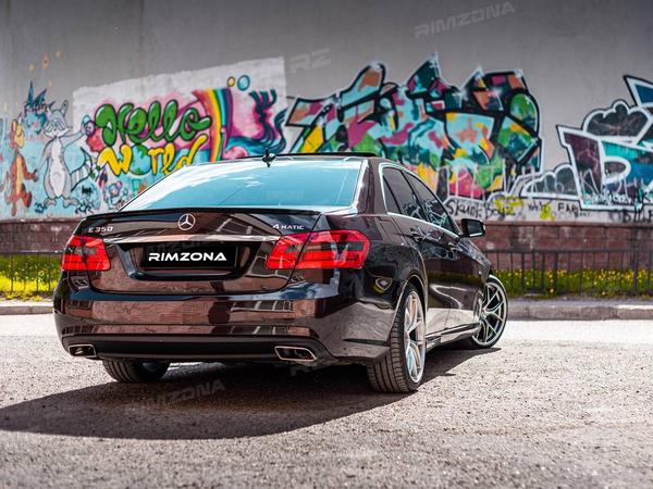 MERCEDES-BENZ E-CLASS НА ЛИТЫХ ДИСКАХ В СТИЛЕ BBS FI-R R19 - Фото № 3