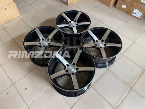 Литой диск В СТИЛЕ VOSSEN CV3 R17 8J 5x114.3 ET30 dia 73.1