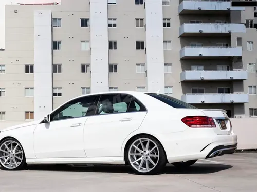 Литой диск В СТИЛЕ VOSSEN VFS1 R17 7.5J 5x114.3 ET40 dia 73.1 - Фото вживую на авто №4