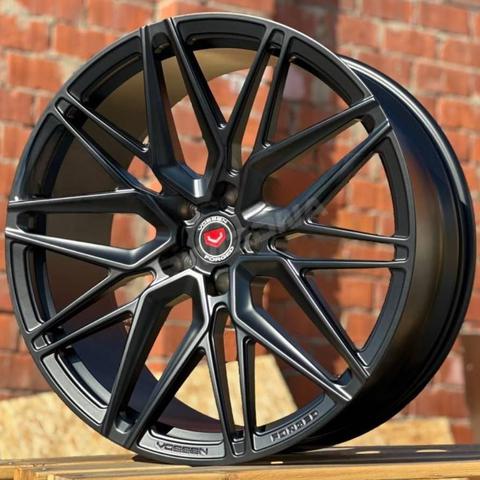 Литой диск В СТИЛЕ VOSSEN EVO-5 R18 8J 5x114.3 ET35 dia 73.1