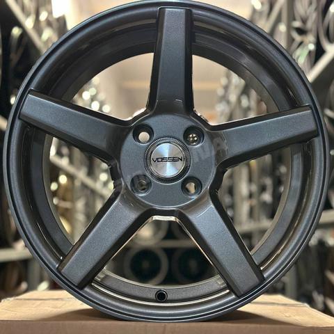 Литой диск В СТИЛЕ VOSSEN CV3 R17 7J 4x100 ET40 dia 73.1